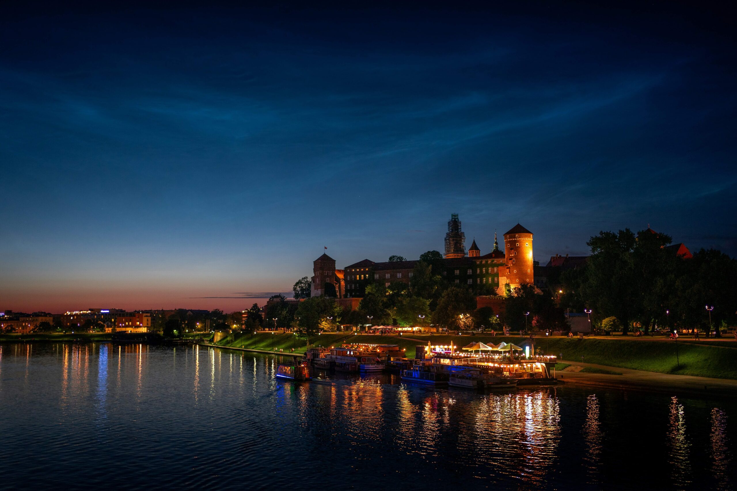 Relaxing Vistula river cruise in Krakow